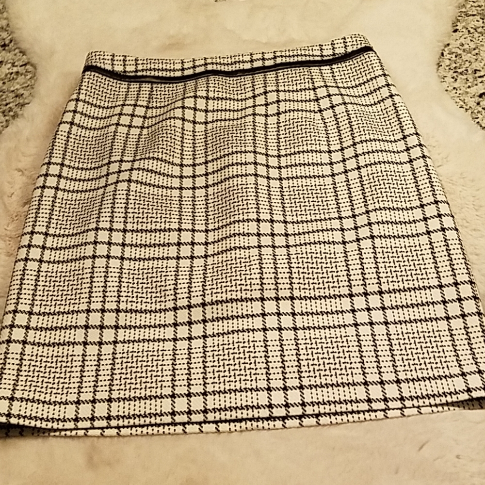 Black and white 18.5 inch length skirt